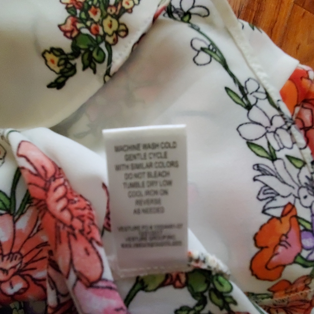 CHENAULT White Floral Ruffled Bell Sleeve Boho Top - Picture 6 of 6